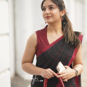 হাফসিল্ক স্টেপ ডিজিটাল প্রিন্ট শাড়ি (ব্লাক & রেড কালার)