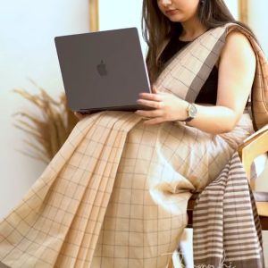 হাফসিল্ক স্টেপ ডিজিটাল প্রিন্ট শাড়ি (লাইট ক্রিম কালার)